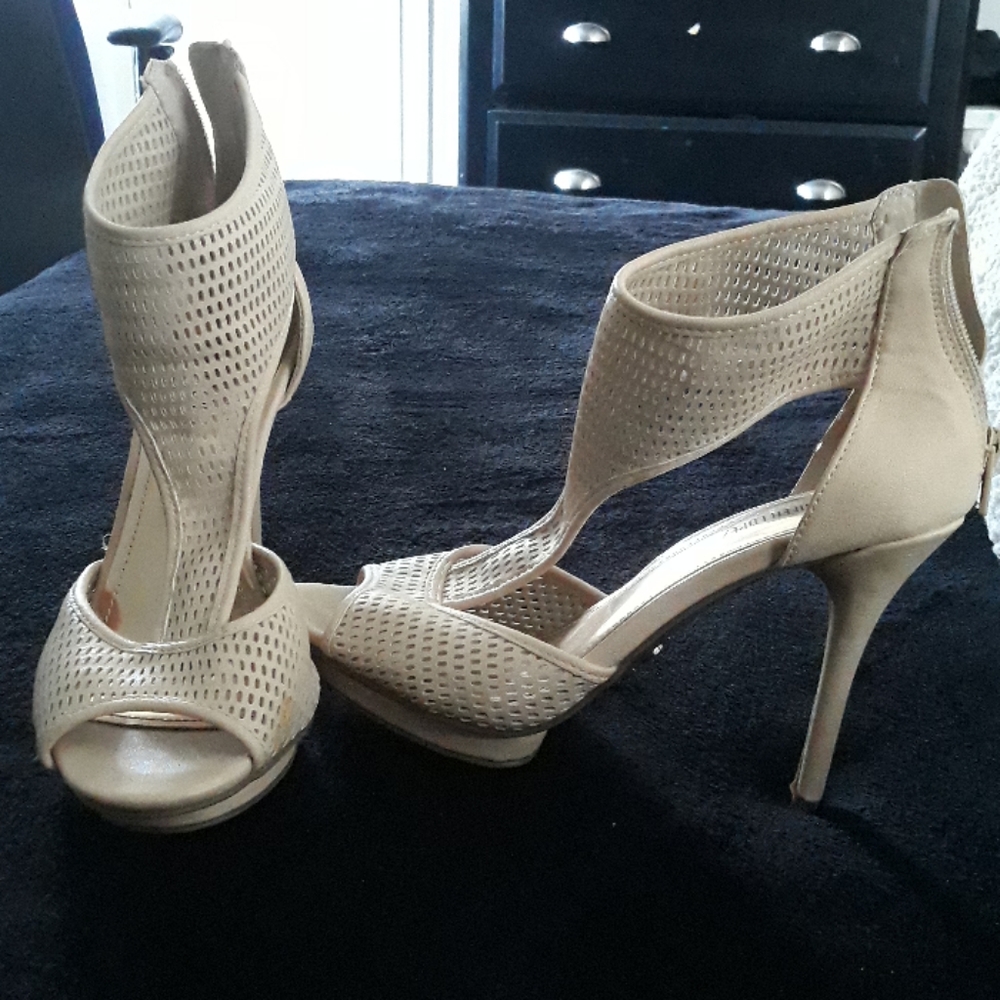 Jennifer lopez nude heels